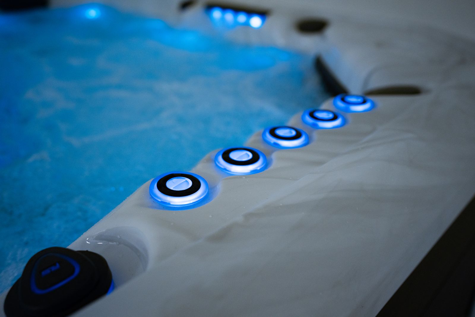 Platinum Spas Barcelona V3 Whirlpool Außenwhirlpool 223x223x94cm für 5 ...